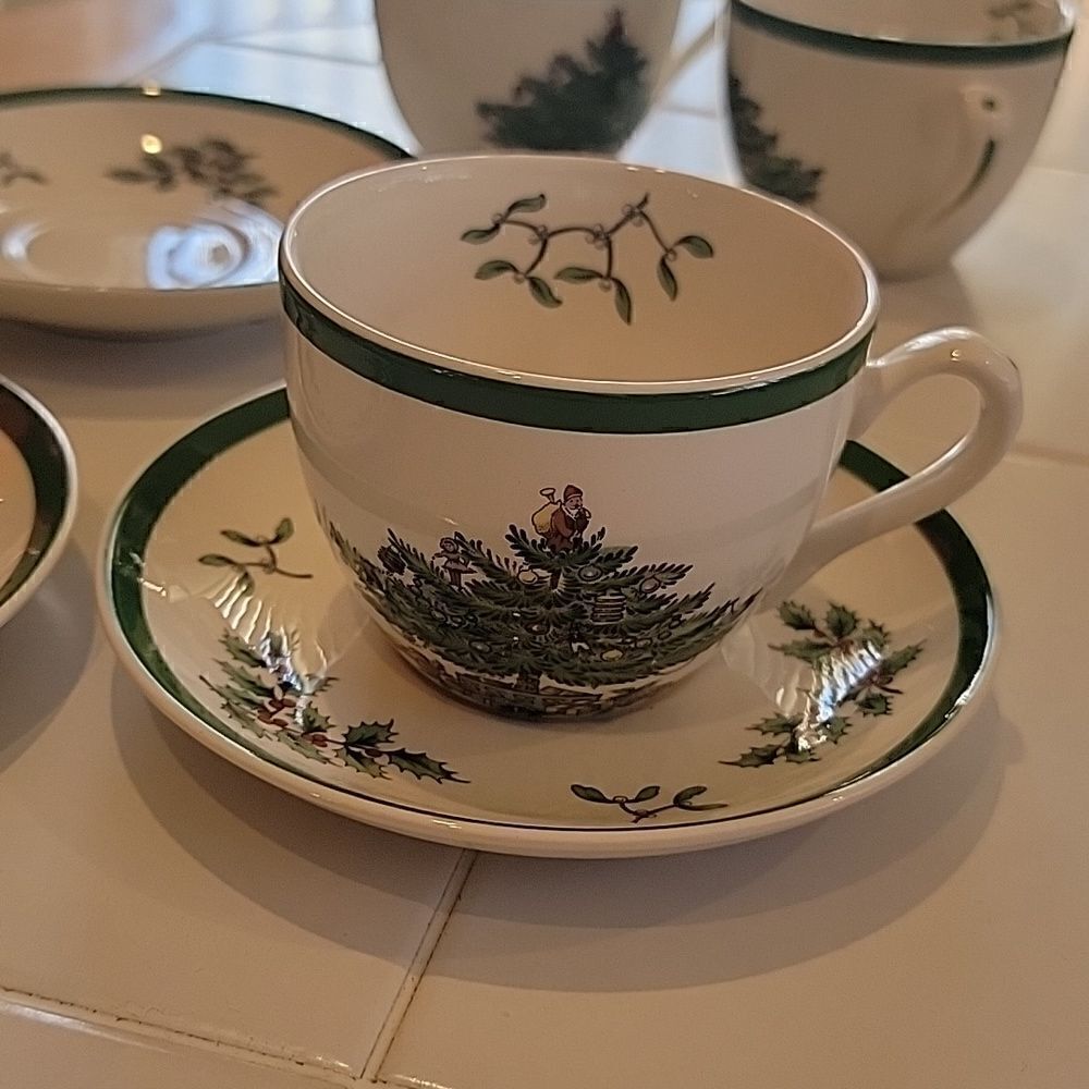 Vintage Spode Christmas tea/saucer 7oz. Set of 4